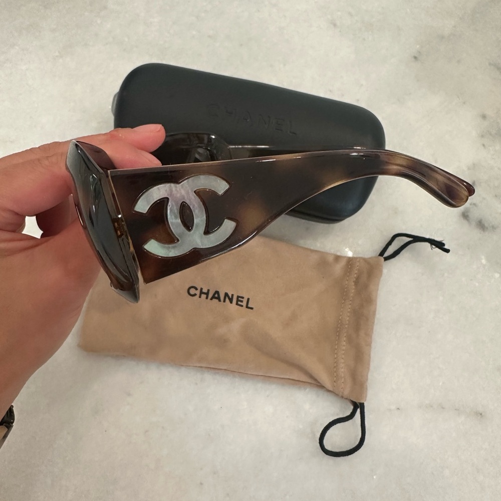 Chanel Brown Tortoiseshell Sunglasses with Iconic CC Logo